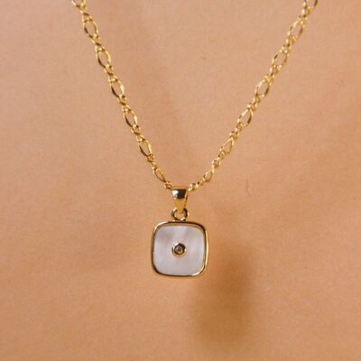 FINE GOLD SALOME NECKLACE SQUARE PENDANT IN MOTHER-OF-PEARL