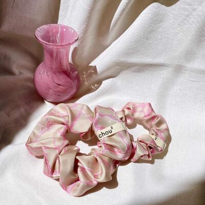 Scrunchie in seta marmorizzata rosa
