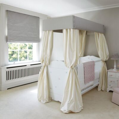 Four Poster Cot - Garlands