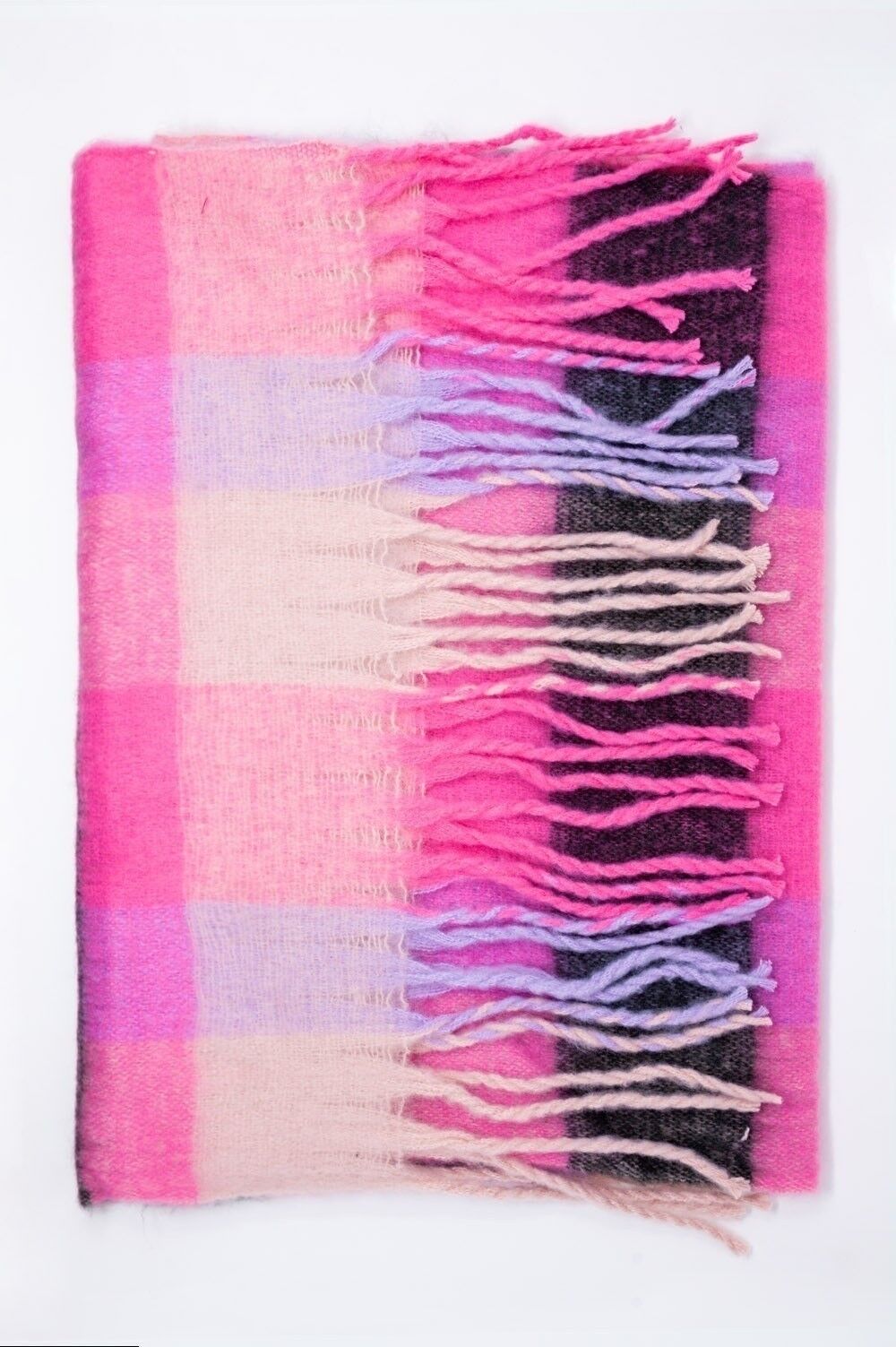 Gebürsteter Schal mit Fransen und rosa Karomuster