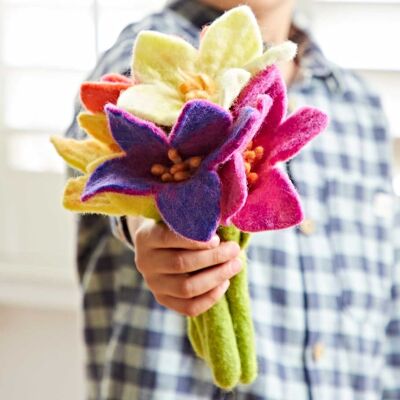Bouquet de fleurs en feutre multicolore