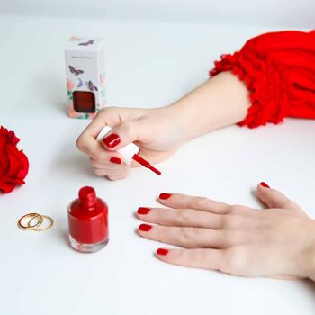 Vernis à Ongles Vegan 'Red Roses for Babe' 4