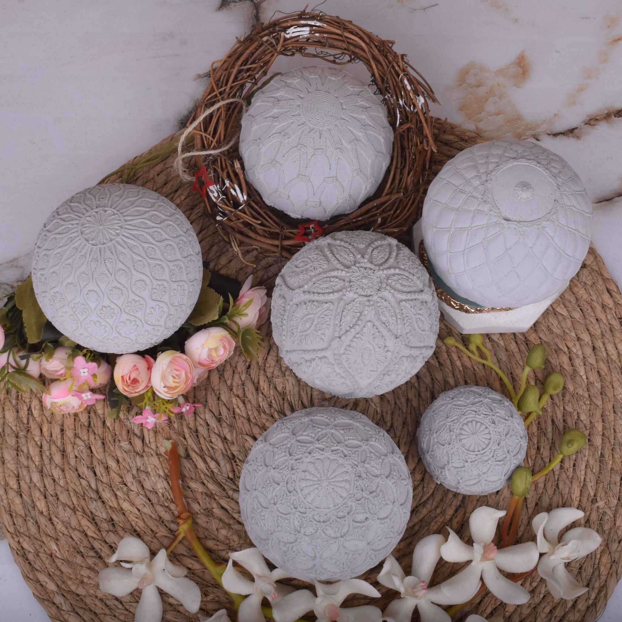 Starter set - 5 x 5pcs. Decorative balls made of concrete in grey