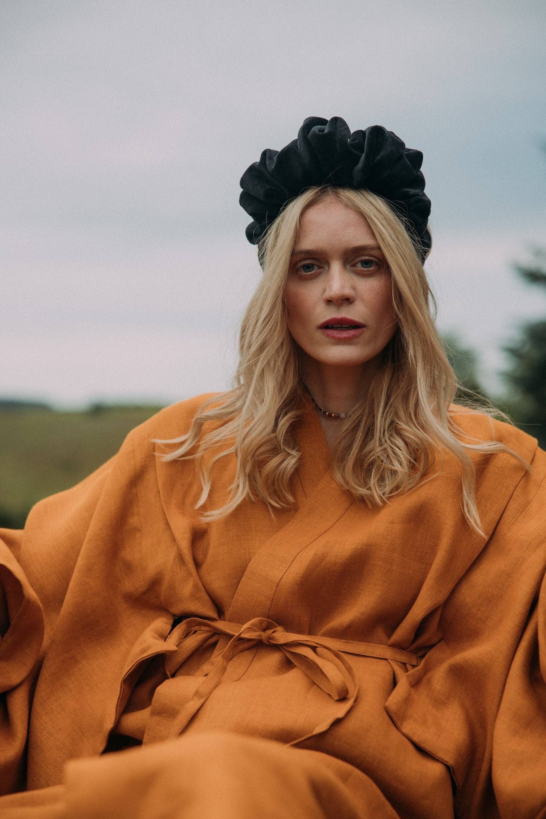 Diadema real de terciopelo negro diamante