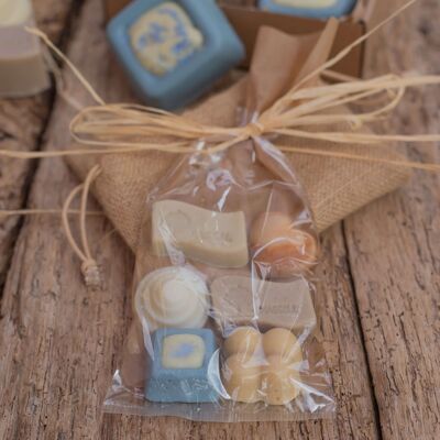 Set of 6 personalized guest soaps