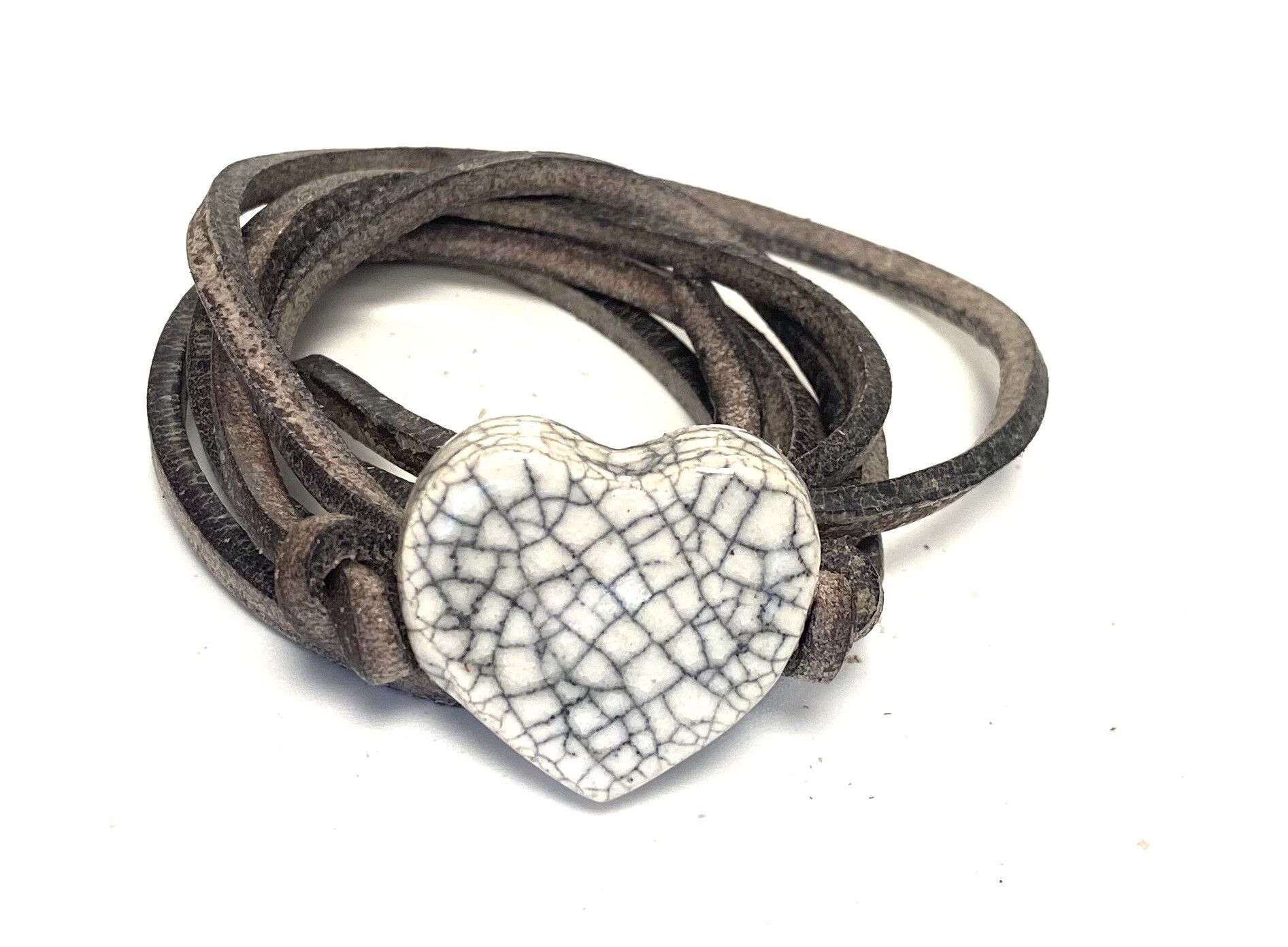 Bracciale in pelle con cuore in ceramica craquelé