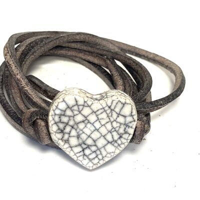 Bracelet cuir avec coeur en céramique craquelée