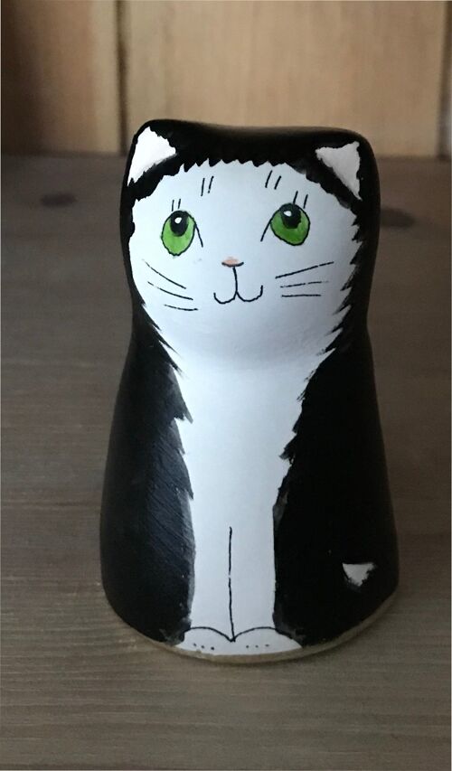 Black and White Trendy Cat Candlesnuffer