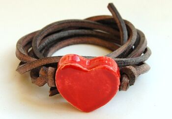 Bracelet cuir avec coeur en céramique rouge