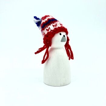 poupée cône en bois ours polaire durable + chapeau népalais rouge - 100% laine douce - tricoté à la main au Népal - peint à la main aux Pays-Bas - poupée cône en bois ours de glace rouge 5