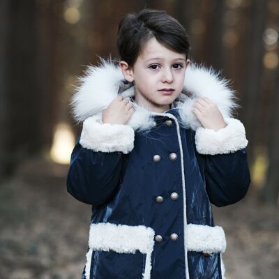 AGONIS : Manteau bleu marine avec capuche en fourrure naturelle.