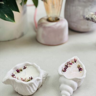 Jesmonite Dried Flowers Scented Soy Candle | Coastal Design Seashell