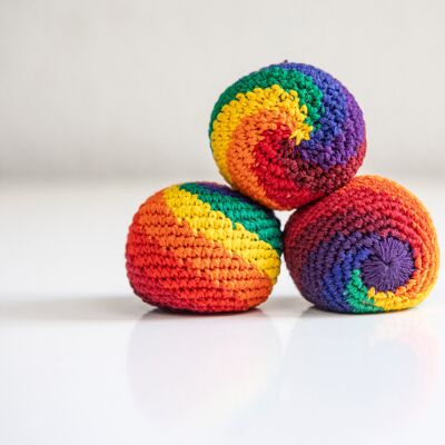 Balle de jonglerie, crochetée en spirale arc-en-ciel, env.6 cm, remplissage à 95%