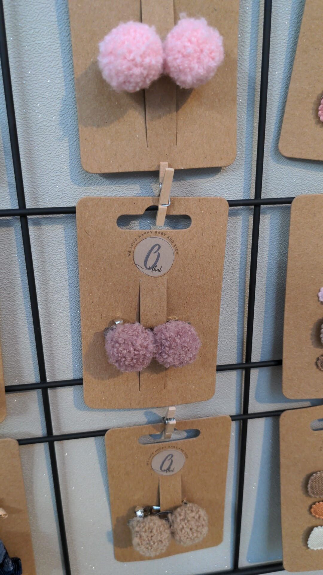 Pasador bebé pasador francés pompón taupe