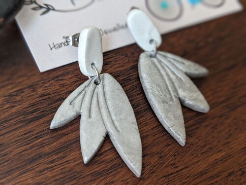 Grey petal earrings