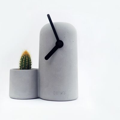 Black hands concrete clock - Silo