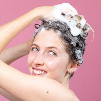 Shampooing lissant pour cheveux raides 4