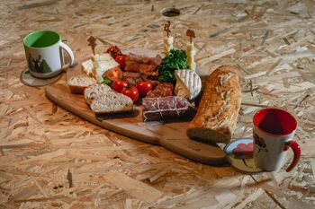 Assiette à collation au design Bollenhut | Planche de cuisine, planche à découper, planche de service en bois de hêtre Cadeau Forêt-Noire 2
