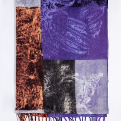Scarf in purple paisley print