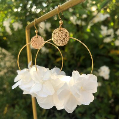 creole earring in stabilized natural white hydrangea