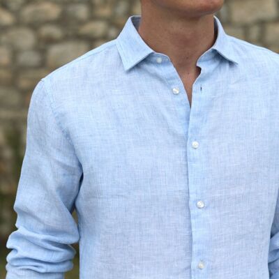 La camicia in lino burattato blu piqué