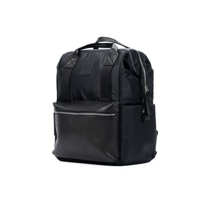 K0037AB | Water Repellent Backpack in Waterproof Nylon/Genuine Full Grain Leather with light grain - Black Color - Polished Nickel Accessories. Dimensions: 27 x 39 x 19 cm - Packaging: Tnt bag