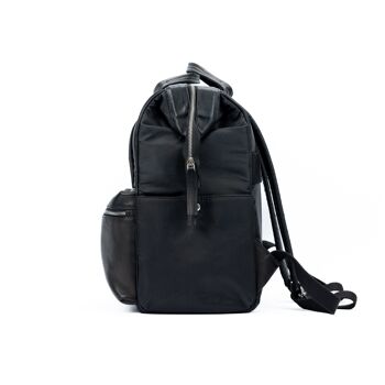 K0037AB | Sac à Dos Hydrofuge en Nylon Imperméable/Cuir Pleine Fleur au grain léger - Couleur Noir - Accessoires en Nickel Poli. Dimensions : 27 x 39 x 19 cm - Conditionnement : sac Tnt 4