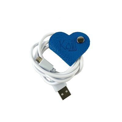 K0039OB | Enrollacables corazón Made in Italy en auténtica piel plena flor, grano dólar - Color azul claro - Dimensiones: 5 x 8 x 0,5 cm - Embalaje: fondo rígido/tapa Caja de regalo