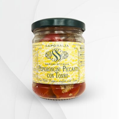 Mit Thunfisch gefüllte rote Chilischoten