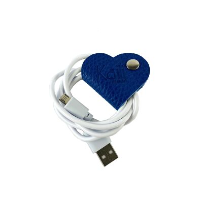 K0039DB | Made in Italy heart cable reel in genuine full-grain leather, dollar grain - Blue color - Dimensions: 5 x 8 x 0.5 cm - Packaging: rigid bottom/lid Gift Box