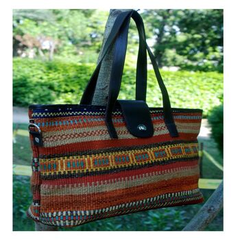 Sac Kilim en cuir noir perlé 2