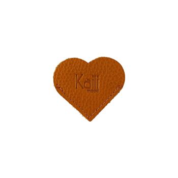 K0038LB | Marque-page cœur fabriqué en Italie en véritable cuir pleine fleur, grain dollar - Couleur orange - Dimensions : 6 x 5,5 x 0,5 cm - Emballage : fond/couvercle rigide Coffret cadeau 1