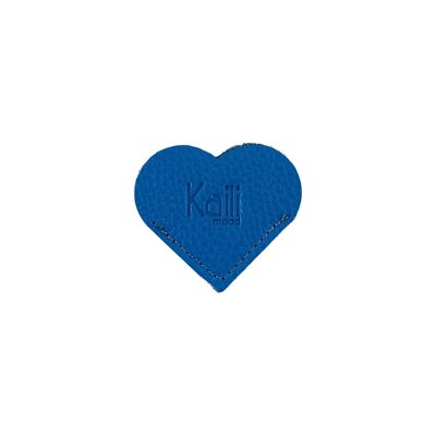 K0038OB | Marque-page cœur fabriqué en Italie en véritable cuir pleine fleur, grain dollar - Couleur bleu clair - Dimensions : 6 x 5,5 x 0,5 cm - Emballage : fond/couvercle rigide Coffret cadeau