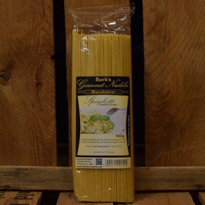 Spaghettis gourmands à la forme arrondie, pâtes préférées à l'œuf