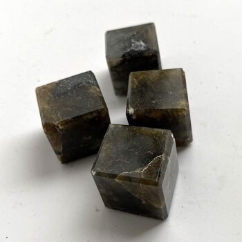 Cubes de cristal, 1,5-2 cm, Labradorite 2