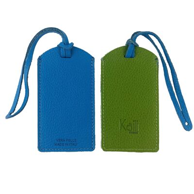 K0041EOB | Étiquette à bagage bicolore fabriquée en Italie en véritable cuir pleine fleur, grain dollar - Vert/Bleu - Dimensions : 6,5 x 12 cm - Emballage : fond/couvercle rigide Coffret Cadeau