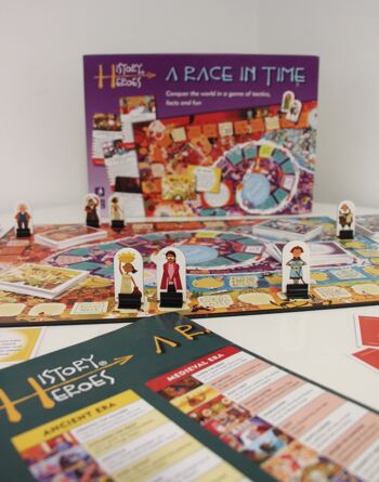 Jeu de société familial History Heroes' A RACE IN TIME - parcourez l'histoire pour gagner la partie ! 1