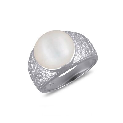 White mother-of-pearl cabochon ring on silver 41007