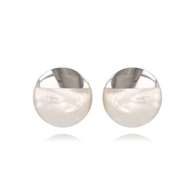 White mother-of-pearl disc earrings set in silver K50339
