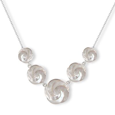 White mother-of-pearl spiral effect flower necklace K48001