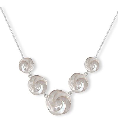 White mother-of-pearl spiral effect flower necklace K48001