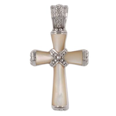 Kreuzanhänger aus weißem Perlmutt auf Silber K50026