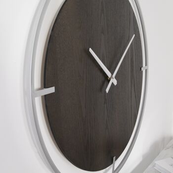 Horloge murale minimaliste en bois et argent 2