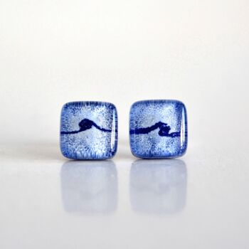 Boucles d'oreilles boutons Ola en argent et verre, couleur bleu clair 1
