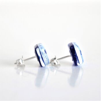 Boucles d'oreilles boutons Ola en argent et verre, couleur bleu clair 4