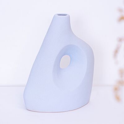 Zeitgenössische geformte Keramikvase in Eisblau