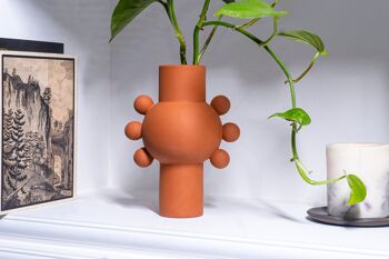 Vase en terre cuite avec pompons 3D 4