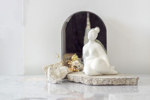 Abstract Curvy Voluptuous Figure Naked Lady Ornament White