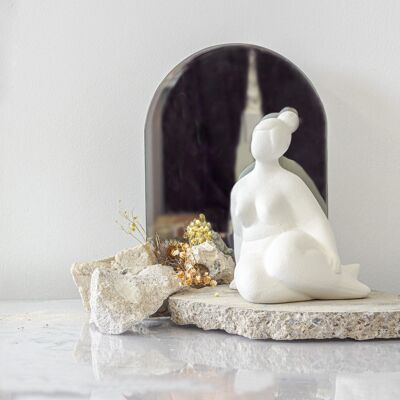 Abstract Curvy Voluptuous Figure Naked Lady Ornament White