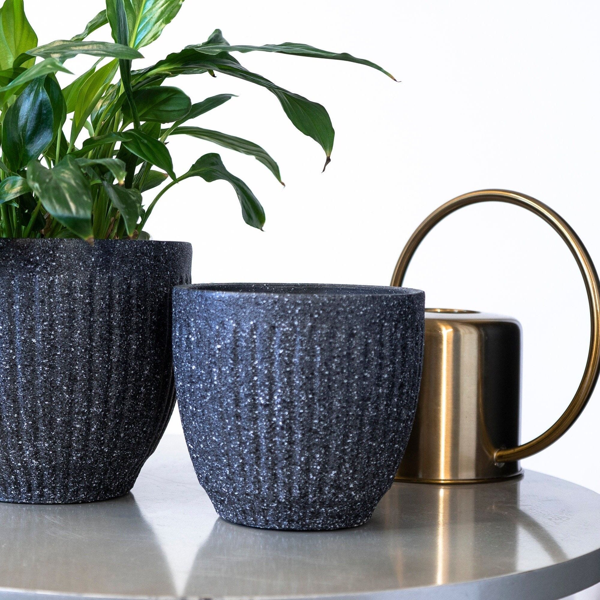 Vaso per piante da interno in cemento testurizzato Line in nero - Senza drenaggio PT043